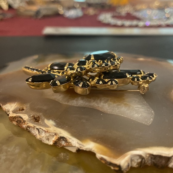 Xxsoldxx Vintage D&E Juliana gold & black brooch EUC 1.5" x 2.5" - Picture 7 of 17